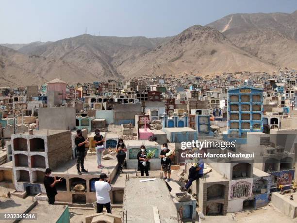 Aerial view during the burial of Jesús Sánchez Turín who died of COVID according to his relatives, at "Martires 19 de Julio" cemetery on April 17,...