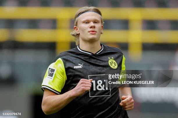 Dortmund's Norwegian forward Erling Braut Haaland celebrates scoring the 2-1 goal from the penalty spot during the German first division Bundesliga...