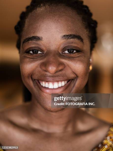 portrait of african woman - no make up stock pictures, royalty-free photos & images