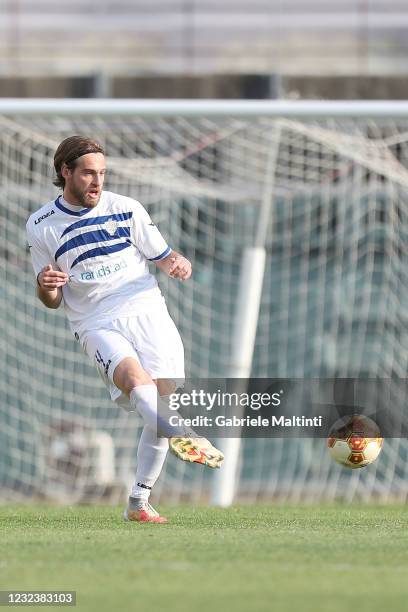 Matteo Solini of Como 1907 in action during the Serie B match between AS Livorno and Como 1907 at Armando Picchi Stadium on April 18, 2021 in...