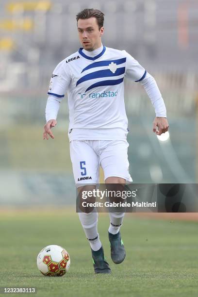 Edoardo Bovolon of Como 1907 in action during the Serie B match between AS Livorno and Como 1907 at Armando Picchi Stadium on April 18, 2021 in...