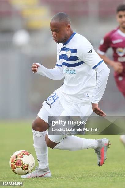 Alvin Daniels of Como 1907 in action during the Serie B match between AS Livorno and Como 1907 at Armando Picchi Stadium on April 18, 2021 in...