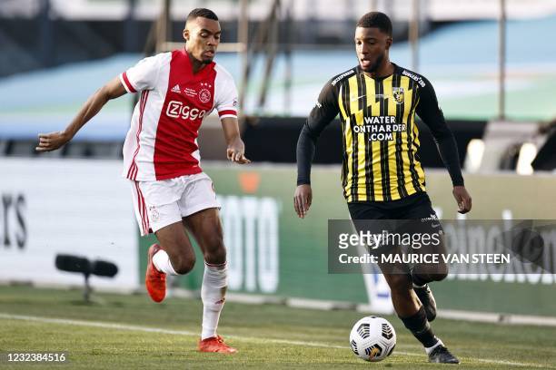 Ajax's Ducth midfielder Ryan Gravenberch fights for the ball against Vitesse Dutch midfielder Riechedly Bazoer during the Toto KNVB cup final match...