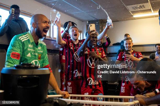 Players of Ostersunds FK celebrate after the victory during the Allsvenskan match between Ostersunds FK and Orebro SK at Jamtkraft Arena on April 18,...