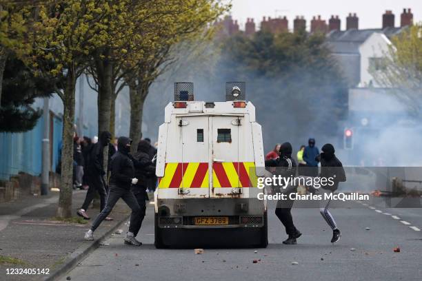 Land Rover Riot Armoured Land Rover Photos and Premium High Res Pictures - Getty Images