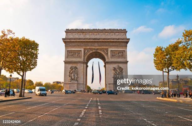 arc de triomphe - arc de triomphe stock pictures, royalty-free photos & images