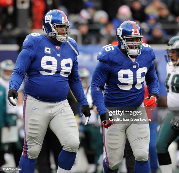 New York Giants defensive tackle Fred Robbins and defensive tackle Barry Cofield during the Eagles 20-14 win over the Giants at Giants Stadium in...