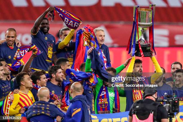 Gerard Pique of FC Barcelona celebrate the victory with the trophy during the Spanish Copa del Rey match between Athletic de Bilbao v FC Barcelona at...