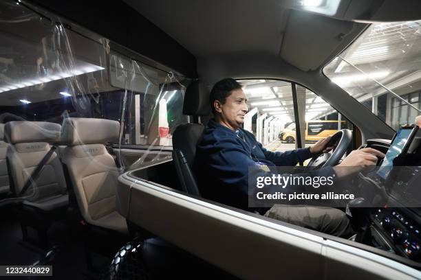 Muhammad Driver 257 Uber Driver Night Stock Photos, High-Res Pictures, and Images ...