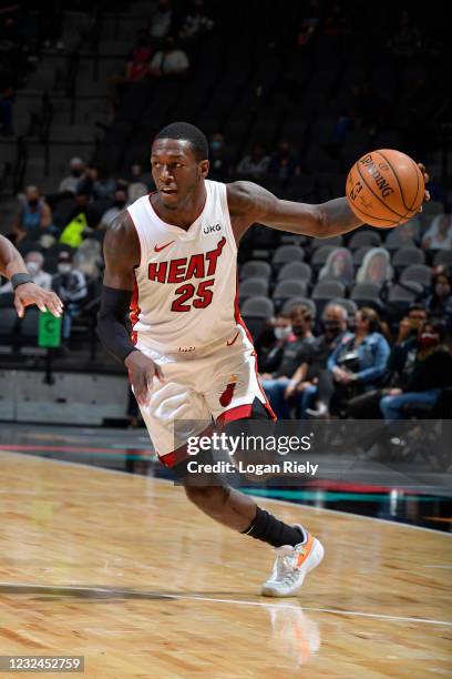 Kendrick Nunn of the Miami Heat handles the ball against the San Antonio Spurs on April 21, 2021 at the AT&T Center in San Antonio, Texas. NOTE TO...