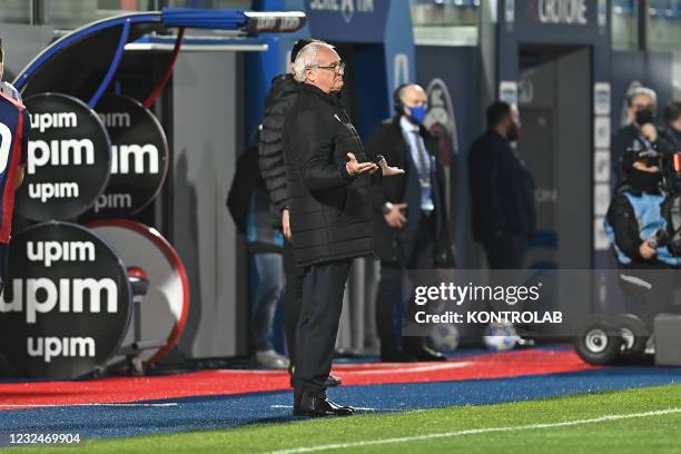 Sampdoria's italian head coach Claudio Ranieri gestures during the Italian Serie A football match FC Crotone vs UC Sampdoria.