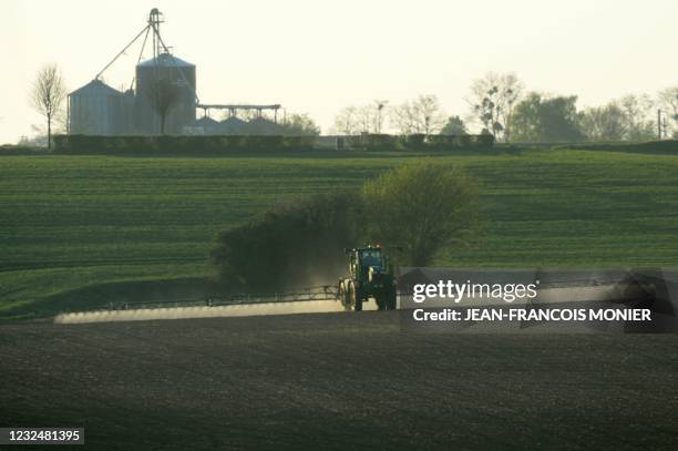 French farmer sprays glyphosate herbicide "Roundup 720" made by agrochemical giant Monsanto, at the rate of 432 grams per hectare, in Piace,...