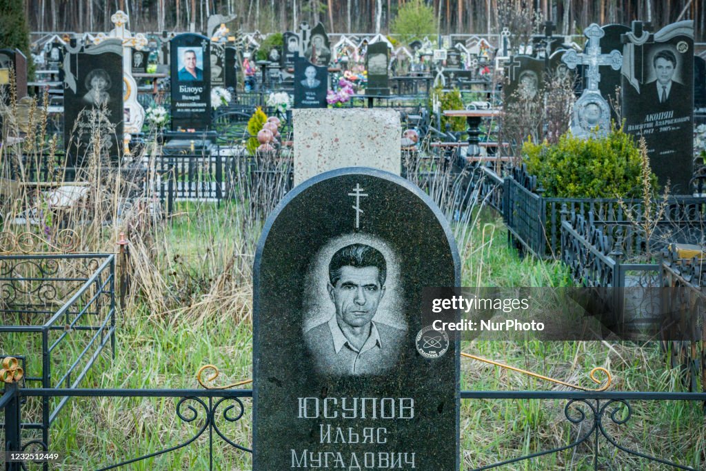 Chernobyl workers tombs in Slavutych cemetery
