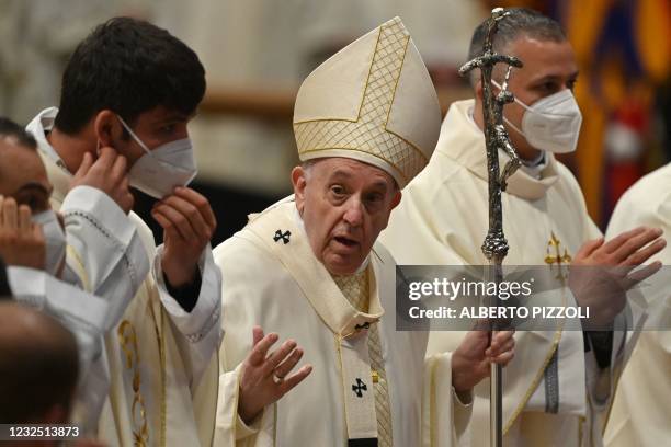 Pope With Mask Pope Mask Photos and Premium High Res Pictures - Getty Images