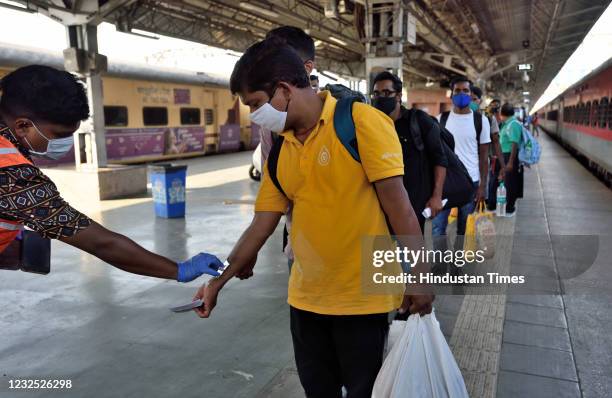 Helth workers are seen marking quarantine stamp on the travelers hand who travel from kerala to Mumbai at lokmanya tilak terminus after increase...