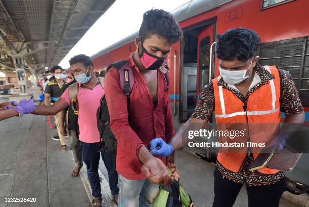 Helth workers are seen marking quarantine stamp on the travelers hand who travel from kerala to Mumbai at lokmanya tilak terminus after increase...