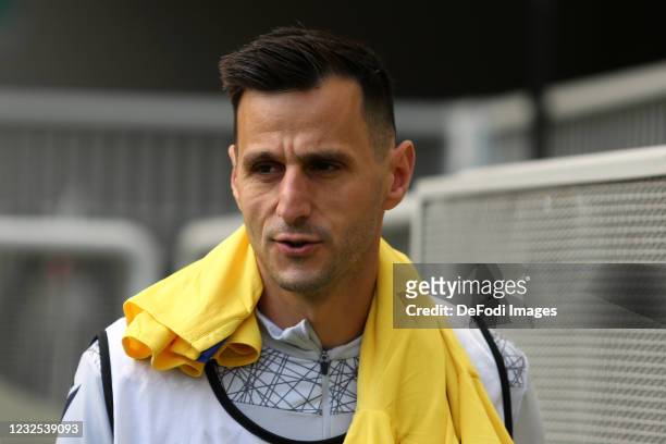 Nikola Kalinic of Hellas Verona Fc warm up prior to the Serie A match between FC Internazionale and Hellas Verona FC at Stadio Giuseppe Meazza on...