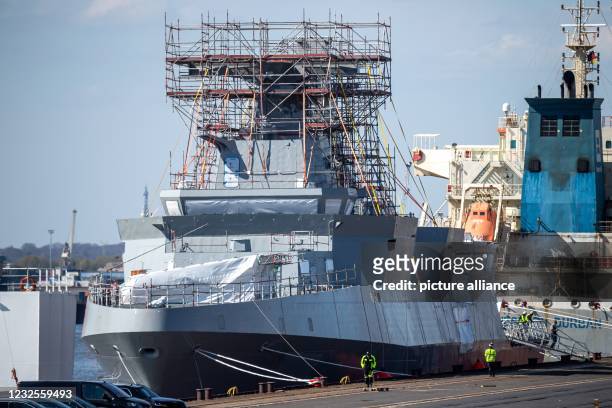 April 2021, Bremen: A Meko 200 naval vessel for Egypt is moored in Neustadt harbour. The warship is being built on behalf of ThyssenKrupp Marine...