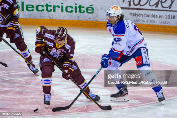 Joel Vermin of Geneve-Servette HC battles for the puck with Roman Wick of ZSC Lions during the Swiss National League Semi Finals Game 2 between...