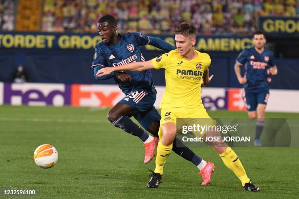 Arsenal's French-born Ivorian midfielder Nicolas Pepe vies for the ball wih Villarreal's Argentinian defender Juan Foyth during the Europa League...