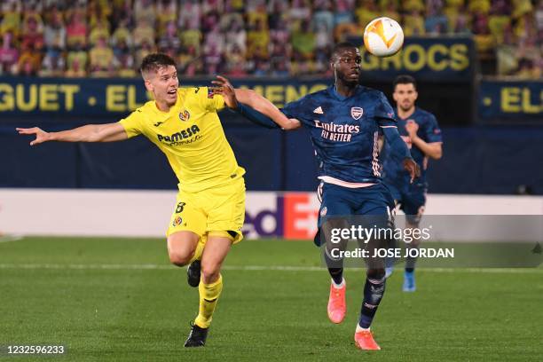 Arsenal's French-born Ivorian midfielder Nicolas Pepe vies for the ball wih Villarreal's Argentinian defender Juan Foyth during the Europa League...