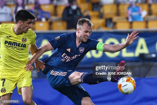 Arsenal's English defender Rob Holding vies for the ball with Villarreal's Spanish forward Gerard Moreno during the Europa League semi-final first...