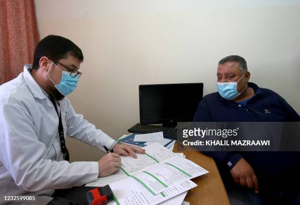 Anas Al Mouhtaseb , a doctor at a centre that helps patients to quit smoking, receives a heavy smoker in the Jordanian capital Amman, on March 17,...