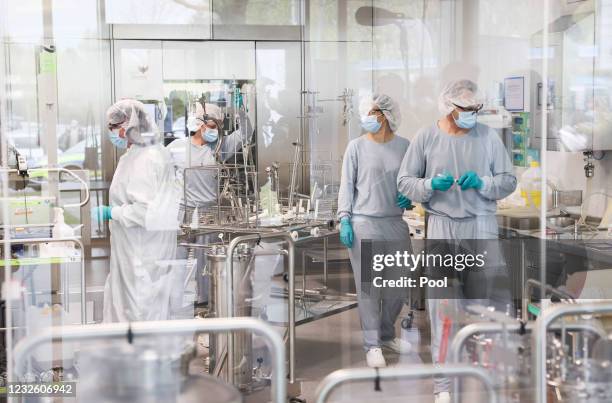 Cleanroom Human Cleanroom Worker Photos and Premium High Res Pictures - Getty Images