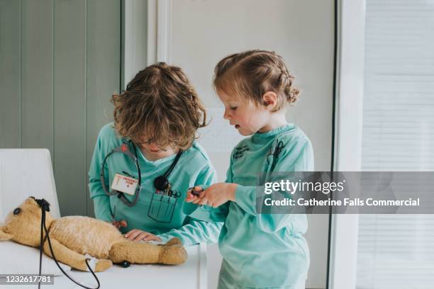 teddy has surgery - doctor children stock-fotos und bilder