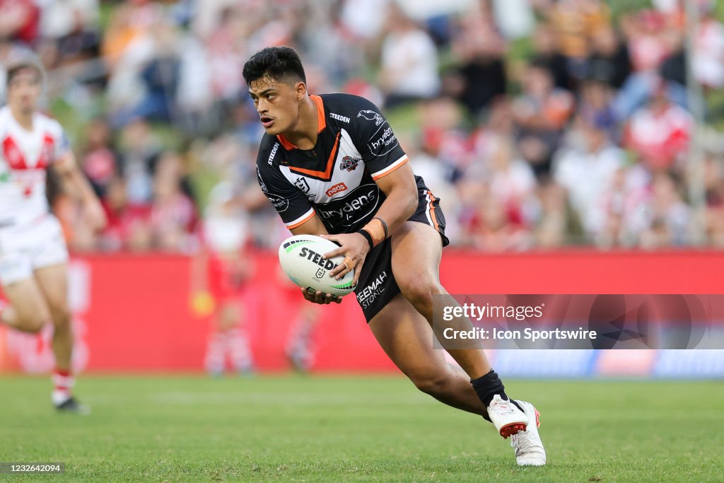 RUGBY: MAY 02 NRL Rd 8 - Dragons v Wests Tigers