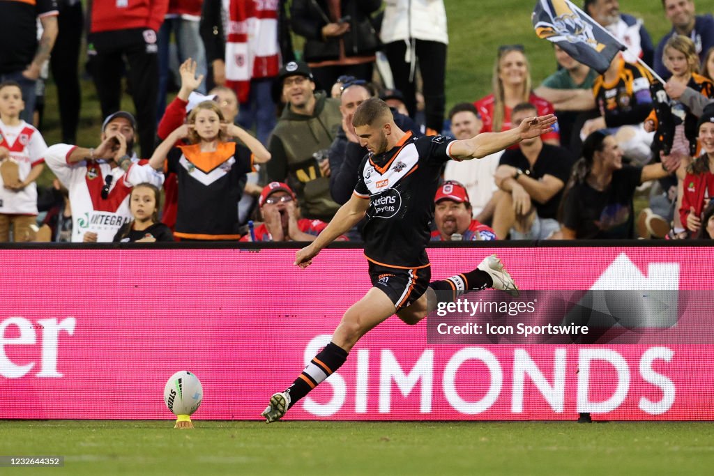 RUGBY: MAY 02 NRL Rd 8 - Dragons v Wests Tigers