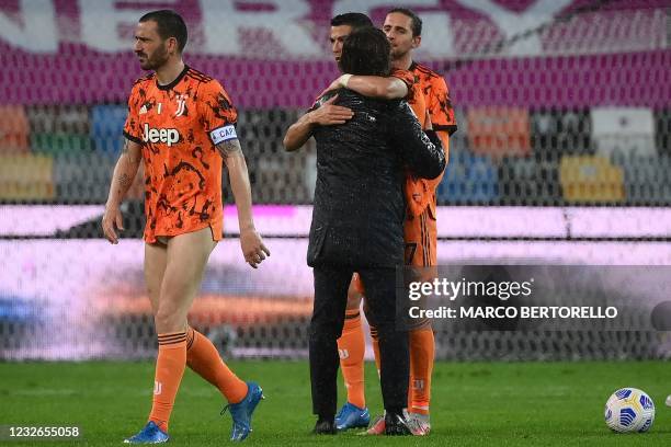 Juventus' Portuguese forward Cristiano Ronaldo celebrates with his Juventus' Italian coach Andrea Pirlo at the end of the Italian Serie A football...