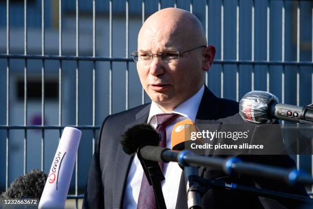 May 2021, Hessen, Kassel: Senior public prosecutor Georg Ungefuk, press spokesman of the public prosecutor's office, gives an interview before the...