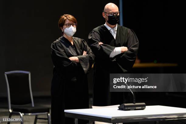 May 2021, Hessen, Kassel: The defense lawyers Bernd Pfläging and Susanne Leyhe stand in the exhibition hall 5 rented by the district court Kassel for...