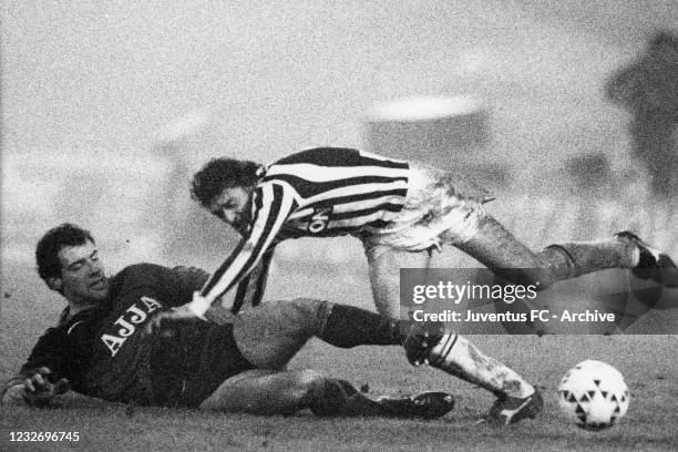 Juventus player Alessandro Altobelli scoring a goal during Juventus - Liegi Fc, on December 07, 1988 in Turin, Italy.