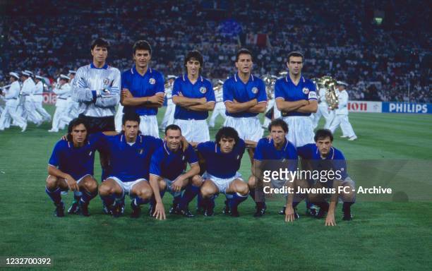 Roberto Baggio before Italia - Eire, team photo, on Italia world cup on June 30, 1990 in Rome, Italy.