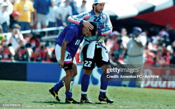 Roberto Baggio with Luca Bucci after Italia - Brasil, on Usa world cup on July 17, 1994 in Pasadena, USA.