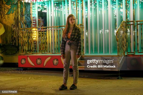 As The Carny Gods Intended" - Jeannette and Kate cross paths at the Skylin High takeover of the County Fair, where one is desperate to prove herself,...