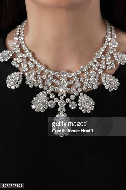 Diamond necklace by the "King of diamonds" Harry Winston, circa 1973 representing a total of 280 carats (estimate: US$ 1.5-2.5m .