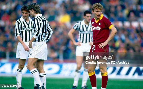 Kt Roma Roma player Zbigniew Boniek recives flowers by Juventus fan before ...