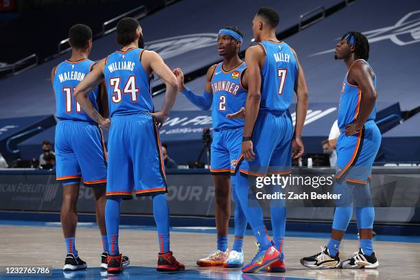 Theo Maledon, Kenrich Williams, Shai Gilgeous-Alexander, Darius Bazley, and Luguentz Dort of the Oklahoma City Thunder talk during the game against...