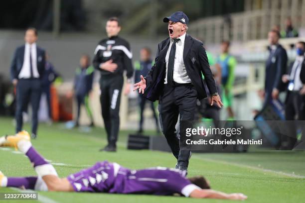 Giuseppe Iachini, manager of ACF Fiorentina reacts during the Serie A match between ACF Fiorentina and SS Lazio at Stadio Artemio Franchi on May 8,...