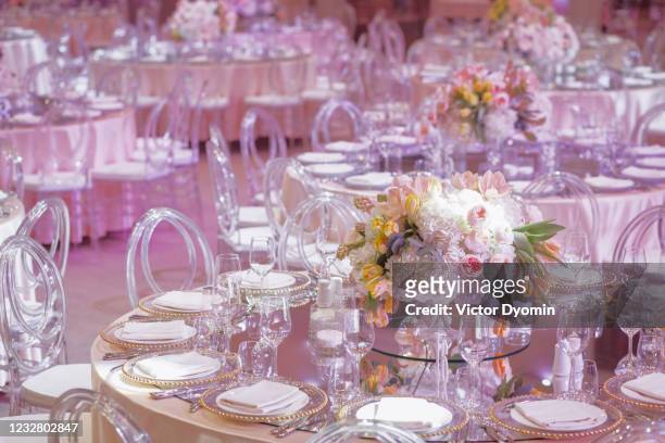 a round wedding table in the pink hall - grand room stock pictures, royalty-free photos & images