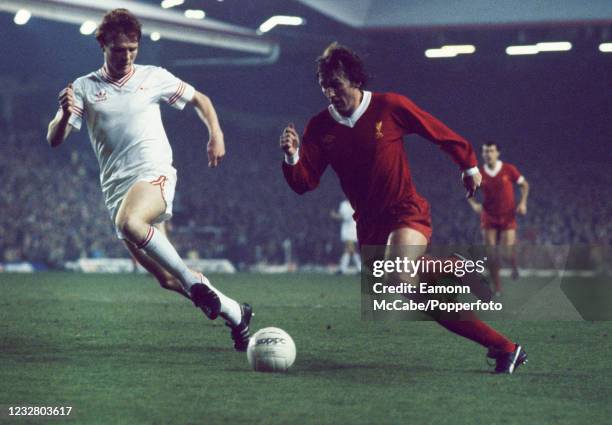 Kenny Dalglish of Liverpool is closed down by Alex McLeish of Aberdeen during a European Cup 2nd Round 2nd Leg at Anfield on November 5, 1980 in...