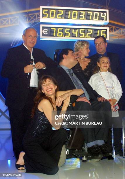 Le présentateur Patrice Laffont , la chanteuse anglaise Jane Birkin , la présentatrice Sophie Davant et le président de France Télévision, Marc...