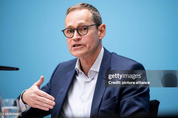 Michael Müller , governing mayor of Berlin, speaks at the press conference of the Berlin Senate about possible easing of Corona restrictions. Photo:...