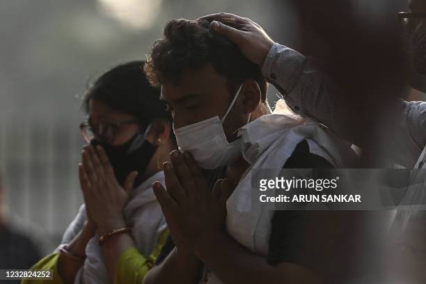Graphic content / Relatives mourn as they arrive for the cremation of their loved one who died due to the Covid-19 coronavirus, at a crematorium in...