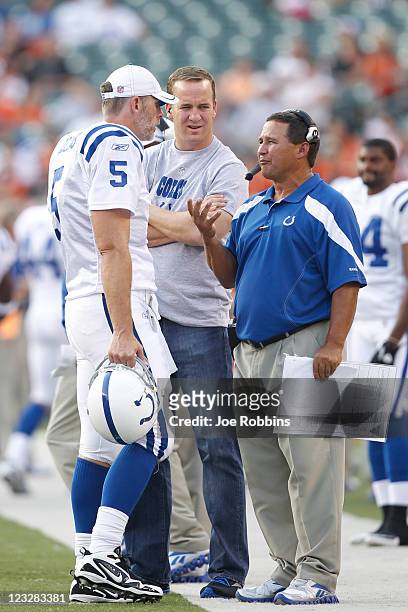 Indianapolis Colts offensive coordinator Clyde Christensen and injured quarterback Peyton Manning talk with Kerry Collins during the first half of an...