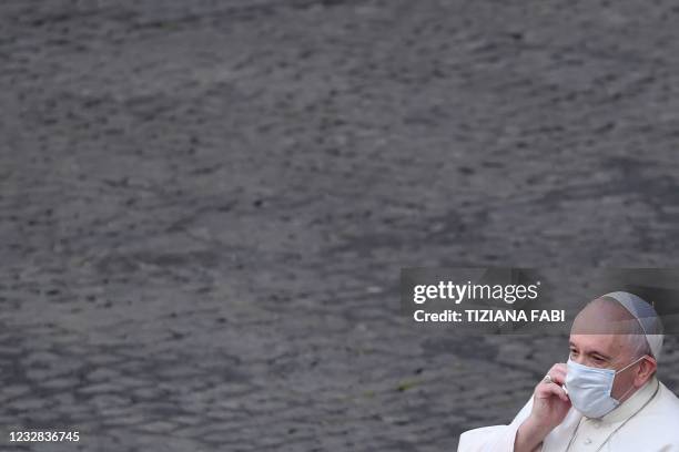Pope With Mask 2,016 Pope Mask Stock Photos, High-Res Pictures, and Images - Getty Images