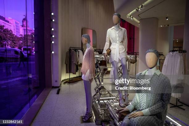 Zara Beauty Photos and Premium High Res Pictures - Getty Images